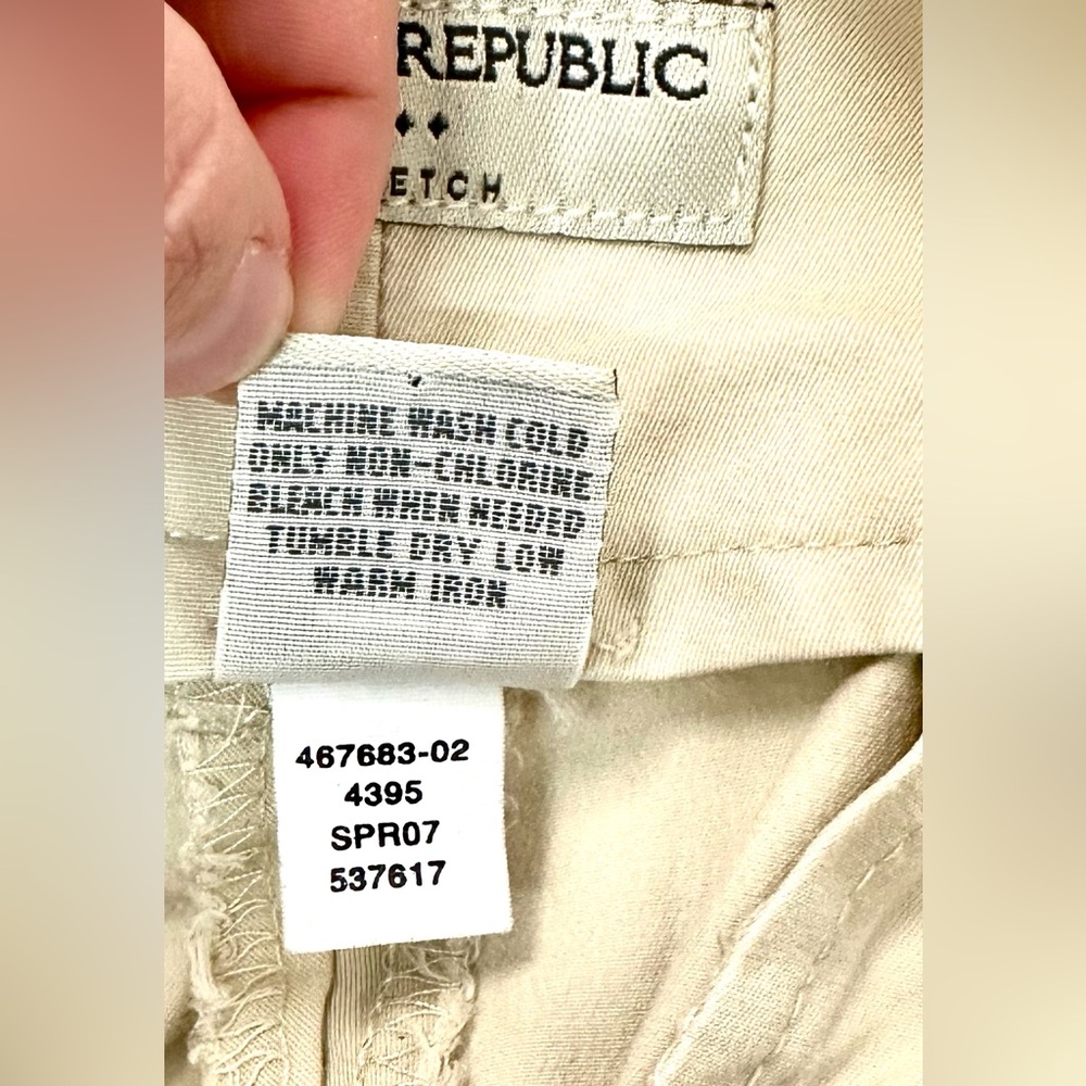 Banana Republic Cream Cotton Capri - Picture 4 of 4